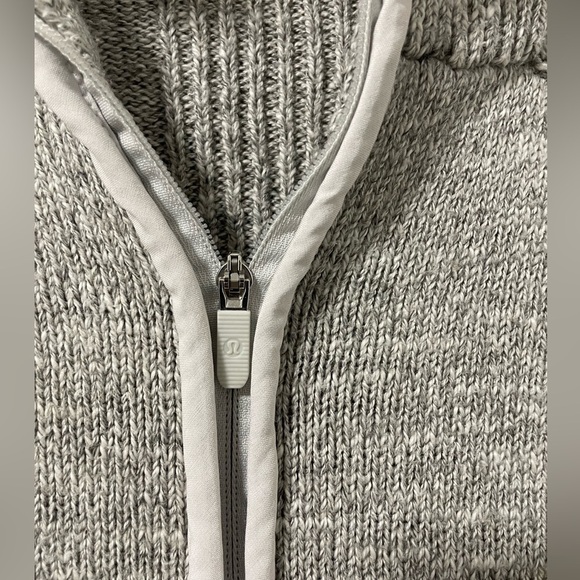 LULULEMON- Summit Stride Sweater
Heathered Core Ultra Light Grey - Picture 7 of 7